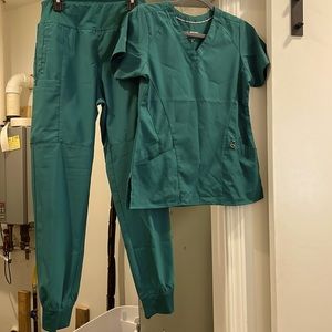 WonderWink hunter green scrub set, joggers